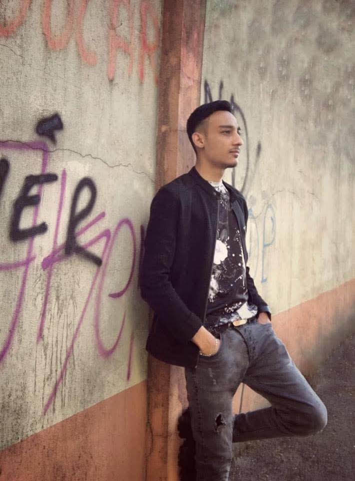 Bucuresti - Escorta Sexy - La locatia ta ma deplassz vin cu drag si chef de distractie garantata inainte de intalnire scrie mi cu 1 ora mai devreme 
Posibil si fara prezervativ .  .  (in general folosesc condom )
Imi place sa bem vin si sa discutam inainte.  .  .  
Sa ne cunoastem daca e cazul si ti-e iti place 
Sau putem face totul dupa cum crezi tu 
Atat cat sa ma tina pe mine activ 
Sunt bisexual dotat baiat slabut educat cu incredere si vointa de a face totul bine 
Sunt sigur ca ma vei chema din nou si din nou la tine sau in locatia respectiva 
Pentru noi doi.  
Pentru satisfactia care ?i-o ofer