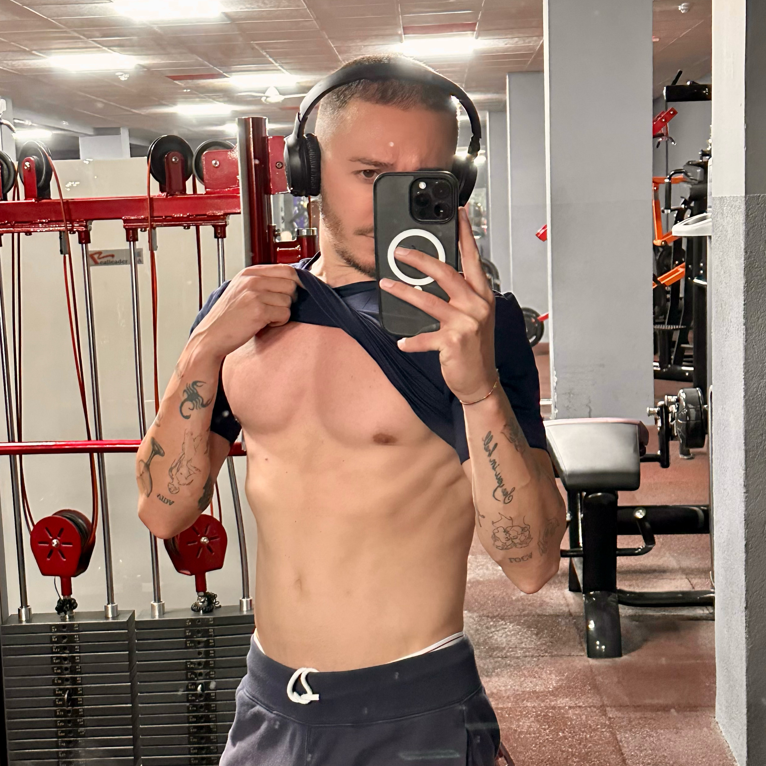 Brasov - Escorta Sexy - Salut! 
Sunt Luca, am 25 de ani, sunt un b?iat activ, am loc în centru civic în Bra?ov.  
Sunt un tip îngrijit, curat, ofer discre?ie maxim?, fac ?i masaje de relaxare, aten?ie la detalii, ?i totul f?r? grab?.  

Cer maxima igiena ?i seriozitate.  
Sunt deschis la orice cerin?? pe care o po?i avea, po?i s?-mi scri pe Whatsapp orice fantezie ?i o s? discut?m despre asta.  

A?tept mesajul t?u DOAR pe whatsapp pentru a discuta mai multe detalii, trimit ?i poze pe whatsapp. 