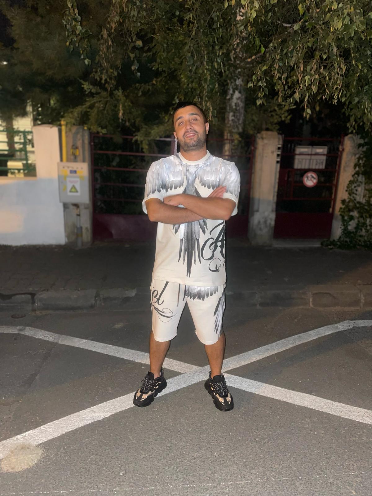 Bucuresti - Escorta Sexy - Escorta senzuala iti pot oferi companie, masaj de relaxare, intr-o ambianta placuta, clipe linistite la domiciliul meu sau al tau.  Astept domni seriosi si manierati.  Detalii la telefon