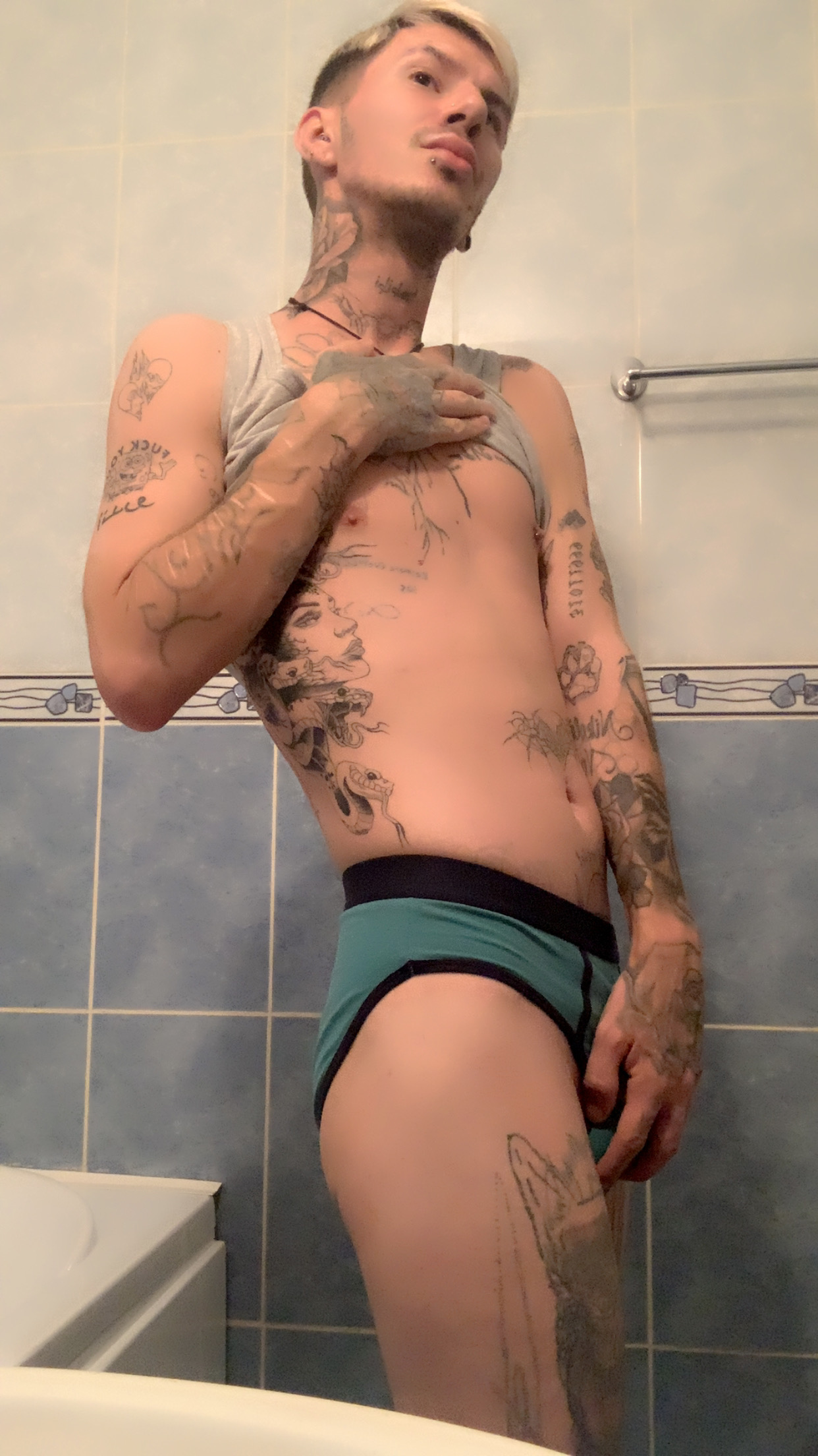 Iasi - Escorta Sexy - Buna ! M? numesc Habibi , în vârst? de 25 ani gay escort ! ?armant , elegant ?i experimentat în domeniul pl?cerilor neprev?zute ! pentru informa?ii contacta?i-m? ! Mesajele proste?ti ?i pierderea de timp se trateaz? cu bloc! Aici doar pentru domnii ce ?tiu ce vor! Sunt top !