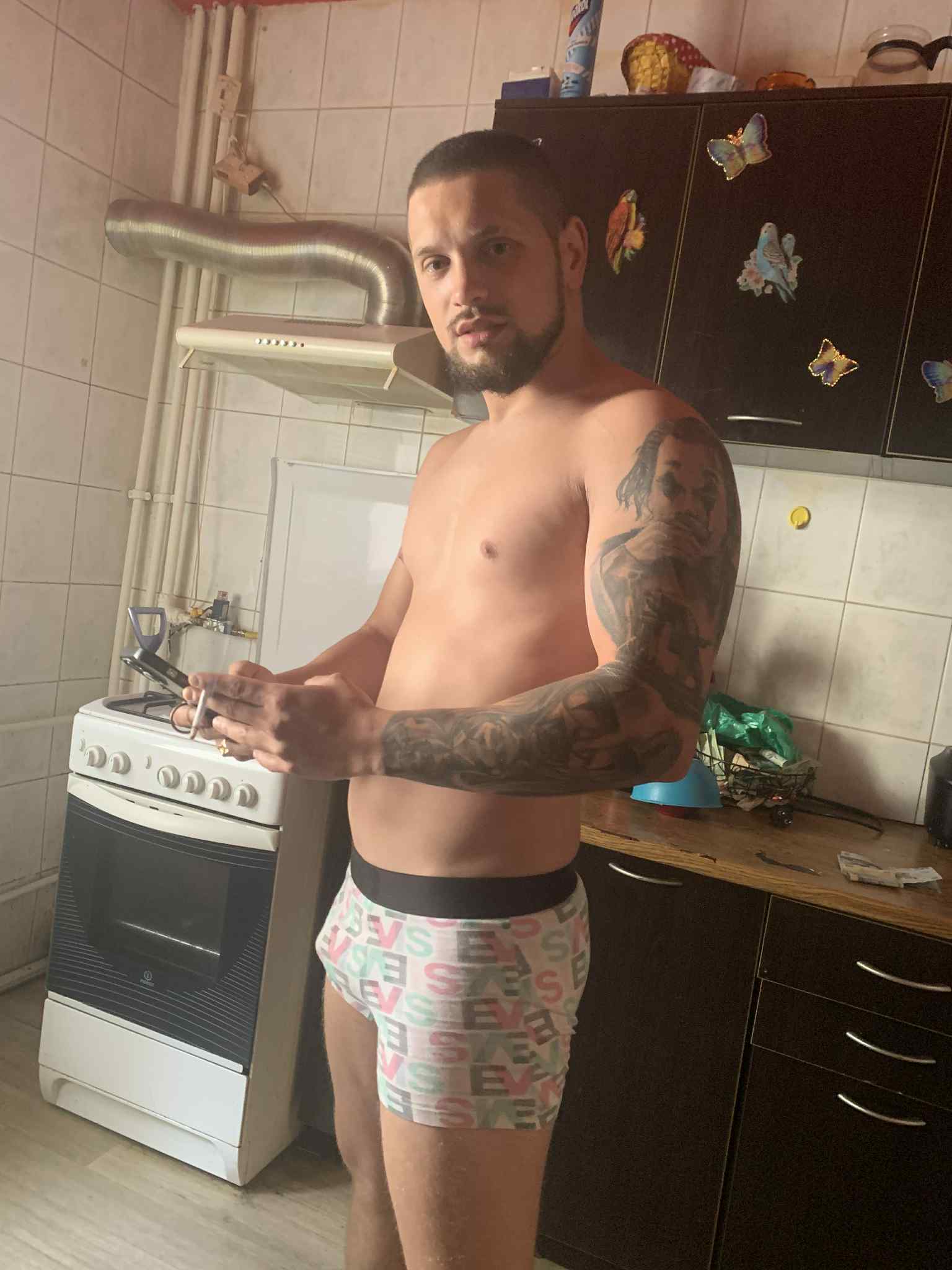 Escorte Sexy - Bucuresti - Escorta senzuala iti pot oferi companie, masaj de relaxare, intr-o ambianta placuta, clipe linistite la domiciliul meu sau al tau.  Astept domni seriosi si manierati.  Detalii la telefon