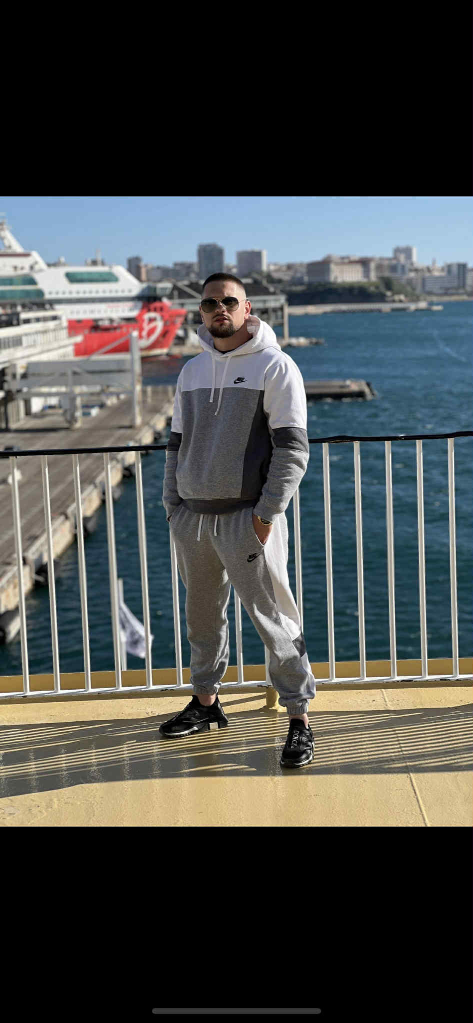 Bucuresti - Escorta Sexy - Escorta senzuala iti pot oferi companie, masaj de relaxare, intr-o ambianta placuta, clipe linistite la domiciliul meu sau al tau.  Astept domni seriosi si manierati.  Detalii la telefon