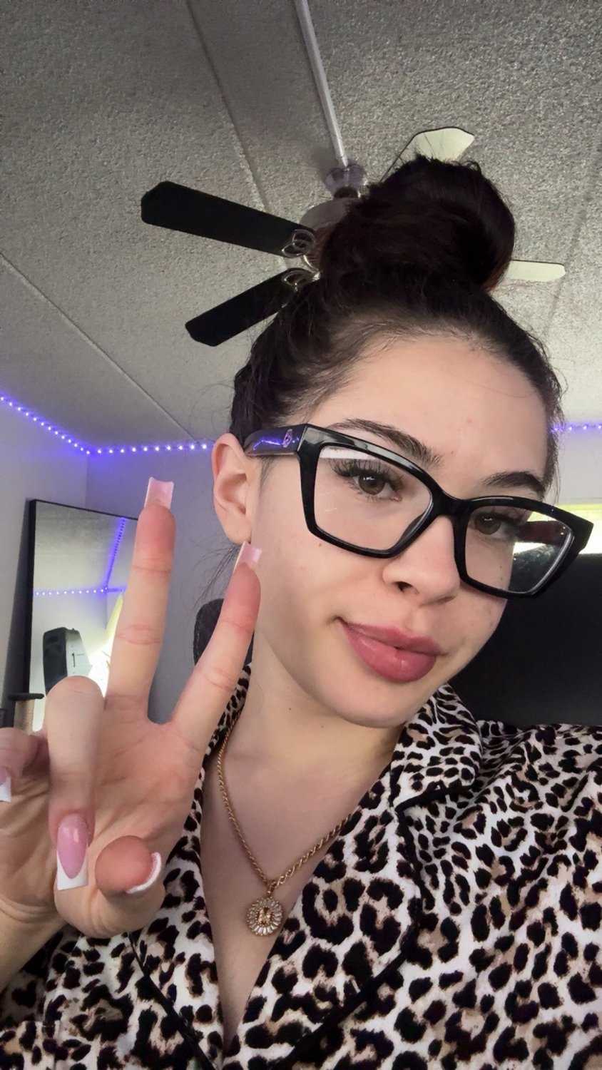 Escorte Sexy - Kurtea De Arges - Roscata discreta atenta la cerintele tale, ofer domnilor manierati companie si masaj terapeutic la domiciliul meu.  Ofer si cer seriozitate maxima, igiena garantata.  Detalii suplimentare la telefon.  Doar wutzup (