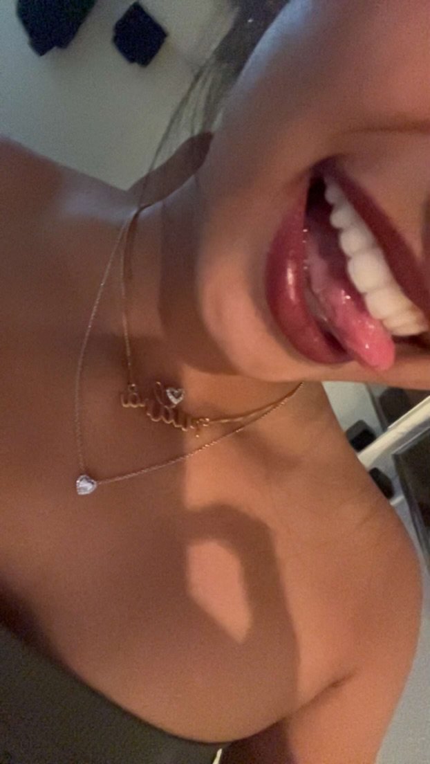 Escorte Sexy - Kurtea De Arges - Roscata discreta atenta la cerintele tale, ofer domnilor manierati companie si masaj terapeutic la domiciliul meu.  Ofer si cer seriozitate maxima, igiena garantata.  Detalii suplimentare la telefon. 