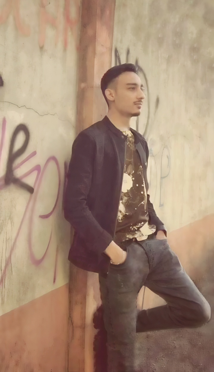 Bucuresti - Escorta Sexy - Bisexual escort decis increzator cu simtul umorului creativ disponibil pentru baieti cu buna stare financiara cu chef de distractie respectosi seriosi pregatiti de momente pasionale momente dominante masaj erotic senzatii de neuitat 
Nu fugi de bine atat timp cat n-ai avut n-ai simtit.  . 