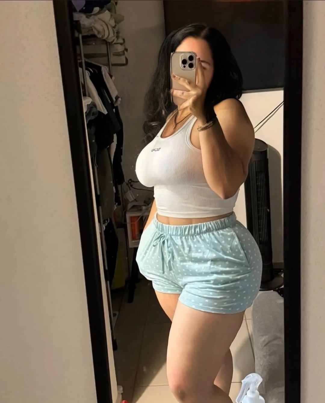 Escorta Sex - Escorta manierata am revenit.  Ofer companie si masaj terapeutic facut cu creme si uleiuri aromate domnilor manierati intr-o locatie discreta.  Locuri de parcare si ac.  Detalii la telefon.  - Telefon: 0730549092 