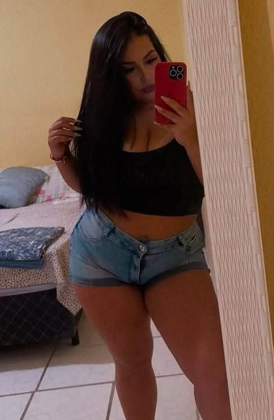 Escorta Sex - Escorta manierata am revenit.  Ofer companie si masaj terapeutic facut cu creme si uleiuri aromate domnilor manierati intr-o locatie discreta.  Locuri de parcare si ac.  Detalii la telefon.  - Telefon: 0741552756 