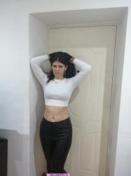 Bucuresti - Escorta Sexy - Escorta sexy si atenta la detalii te astept la mine domn serios sa-ti ofer cele mai bune servicii de companie, masaj de relaxare, body cu creme si uleiuri parfumate, esti un domn caruia ii place atmosfera atunci suna-ma, nu iti va parea rau.  Detalii la telefon. 