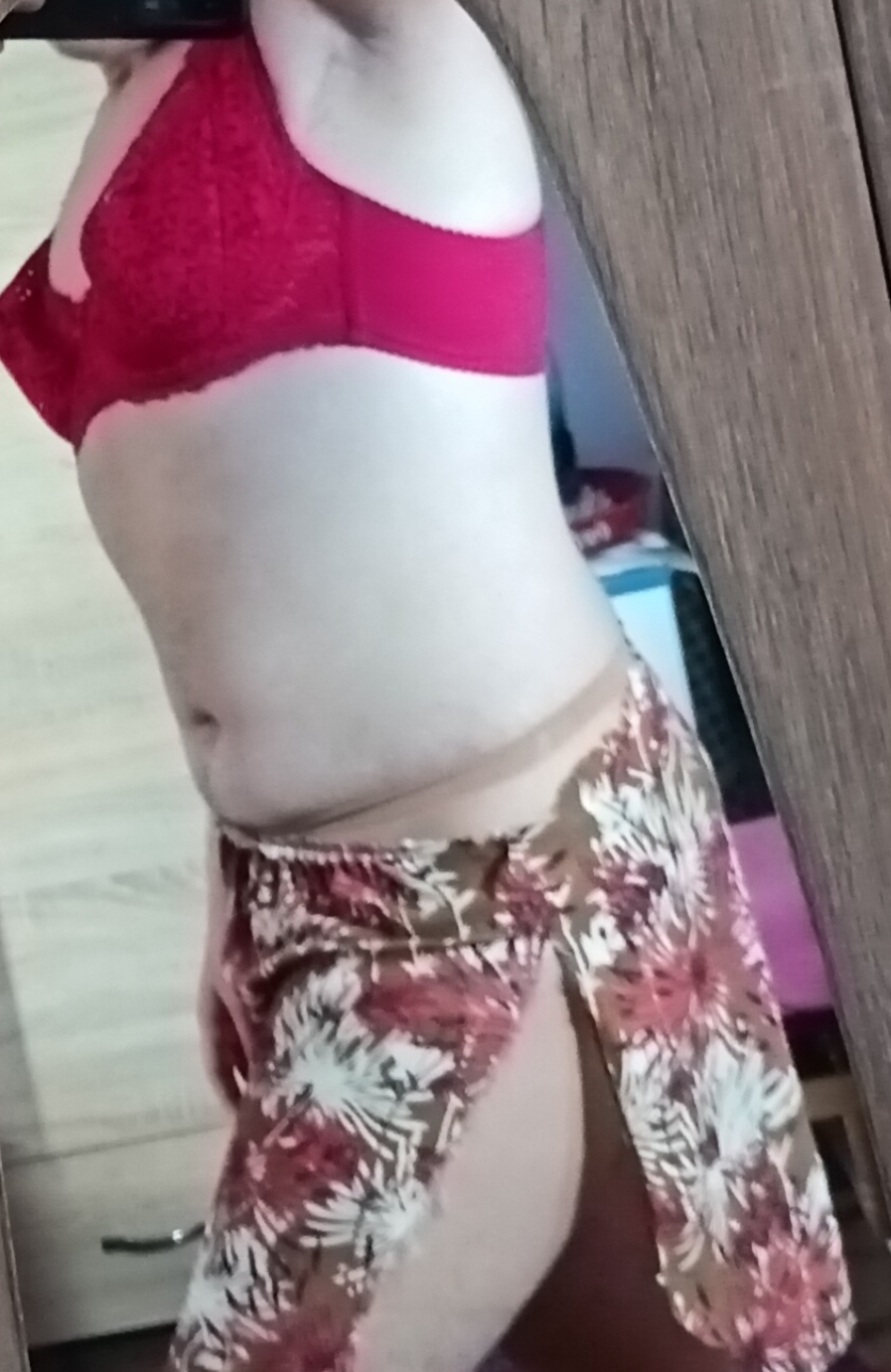 Iași - Escorta Sexy - Baiat activ si pasiv, ofer domnilor manierati clipe fierbinti.  Ofer serviciile la pat, masaj de relaxare, striptease ?i ma si travestesc sexy.  Cer ?i ofer discre?ie ?i seriozitate.  Sunati sau trimite mesaj pe WhatsApp.  Va astept. 