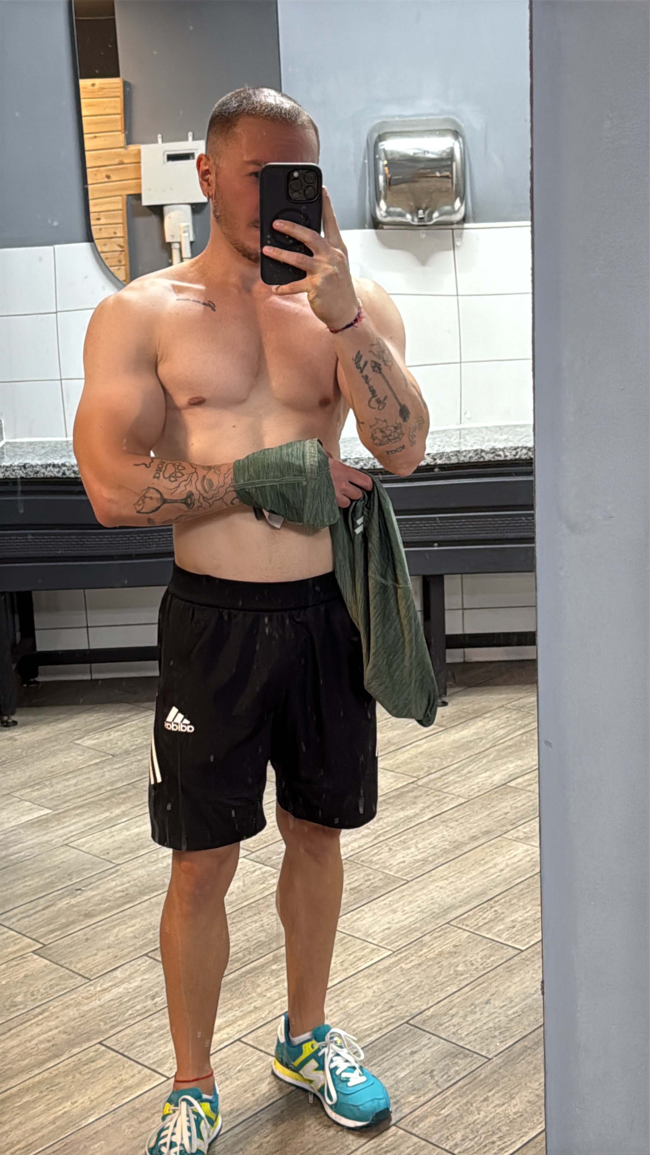 Brasov - Escorta Sexy - Salut!
Sunt Luca, am 27 de ani, sunt un b?iat activ, am loc în centru civic în Bra?ov.  
Sunt un tip îngrijit, curat, ofer discre?ie maxim?, fac ?i masaje de relaxare, aten?ie la detalii, ?i totul f?r? grab?.  

Cer maxima igiena ?i seriozitate.  
Sunt deschis la orice cerin?? pe care o po?i avea, po?i s?-mi scri pe Whatsapp orice fantezie ?i o s? discut?m despre asta.  

A?tept mesajul t?u DOAR pe whatsapp pentru a discuta mai multe detalii, trimit ?i poze pe whatsapp. 