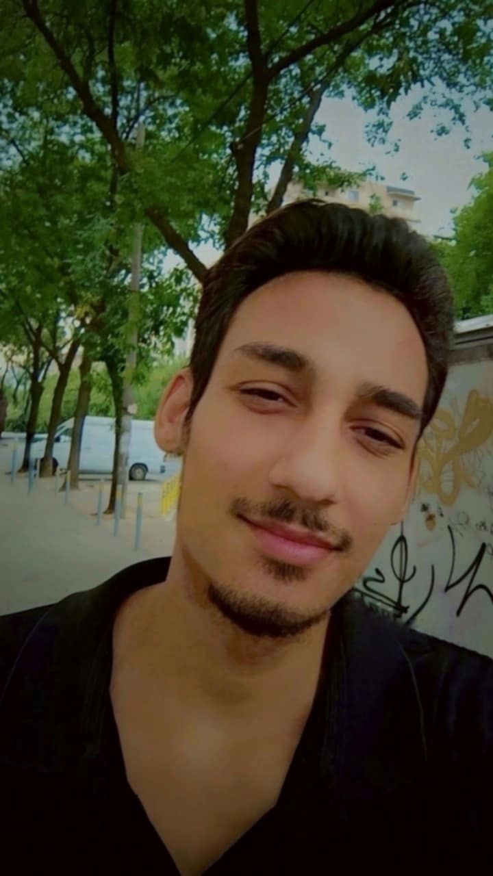 Bucuresti - Escorta Sexy - Salut sunt escort bisexual activ dotat creativ cu chef mereu de distractie deschis la fantezii noi sunt un baiat linistit motivat pentru ca sunt platit de voi sa va fac pe plac pentru experiente frumoase suna ma ori scrie mi pe WhatsApp 
Trimit ?i videoclip cu mine contra cost 
Videoclip cand f*ut dau mu*ie imi dau drum*ul etc