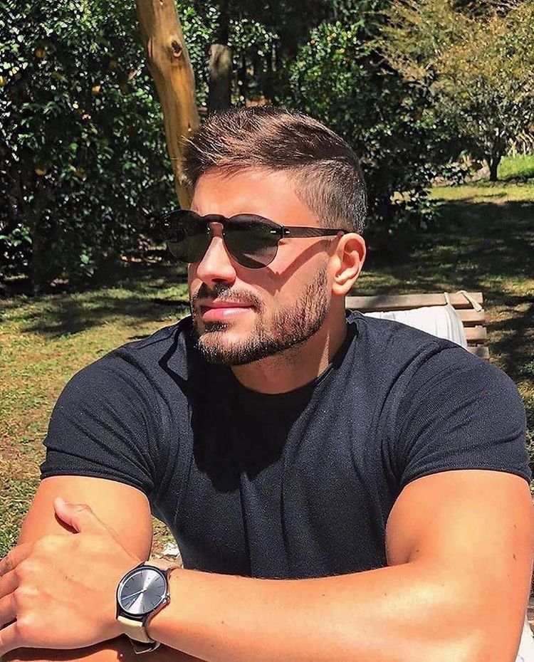 Escorte Sexy - Bucuresti - Sunt un tip masiv atent la nevoile tale fac dragoste pasionala in diferite pozi?ii cu final