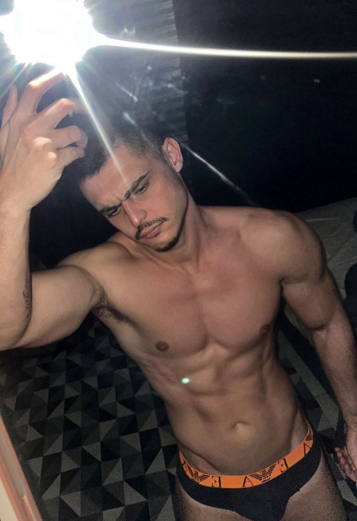 Escorte Sexy - Bucuresti - Bunaaa.  Sunt un barbat manierat cu mult bun simt.  Asta doresc si de la partener.  Pasiv si activ. 