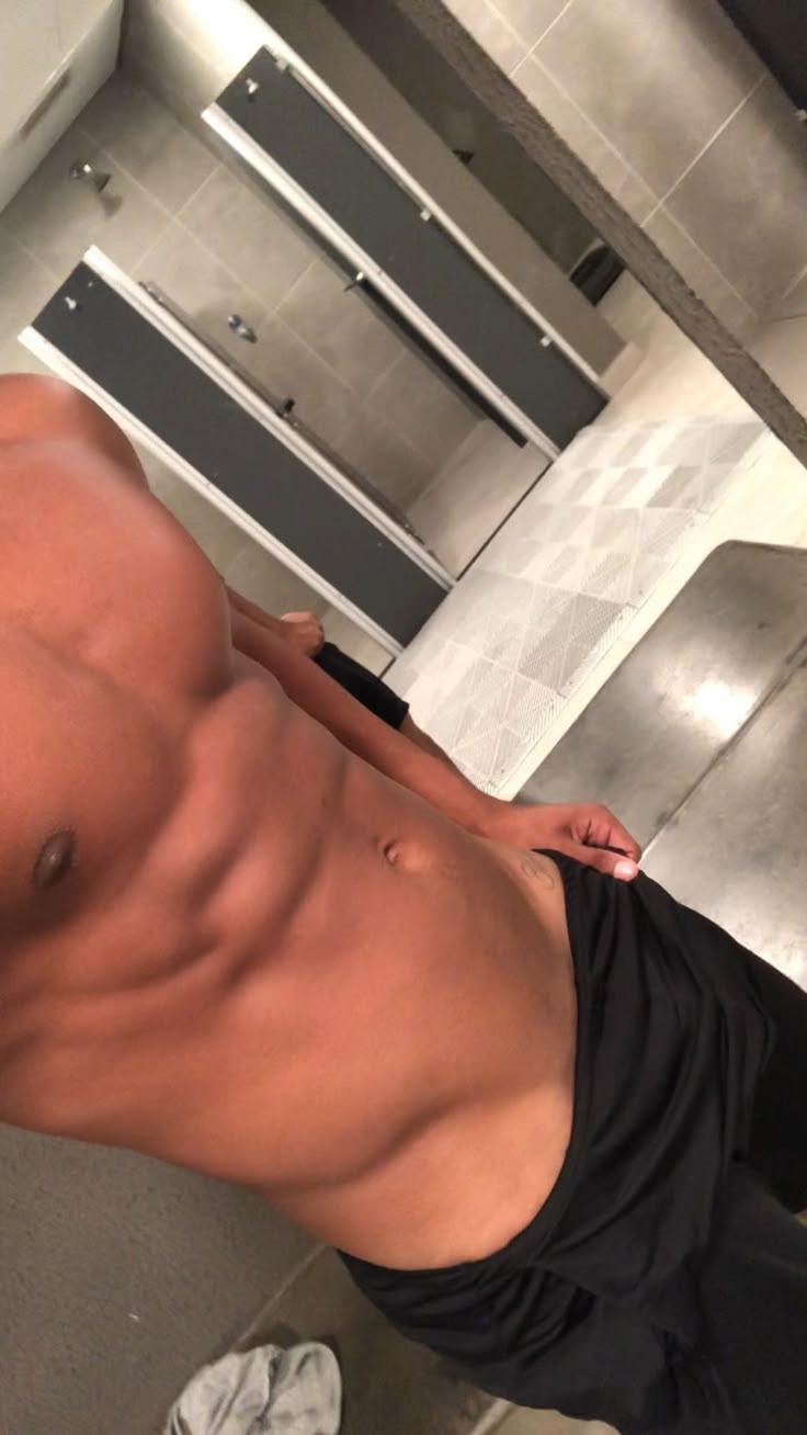 Bucuresti - Escorta Sexy - Bunaaa.  Sunt un barbat manierat cu mult bun simt.  Asta doresc si de la partener.  Pasiv si activ. 