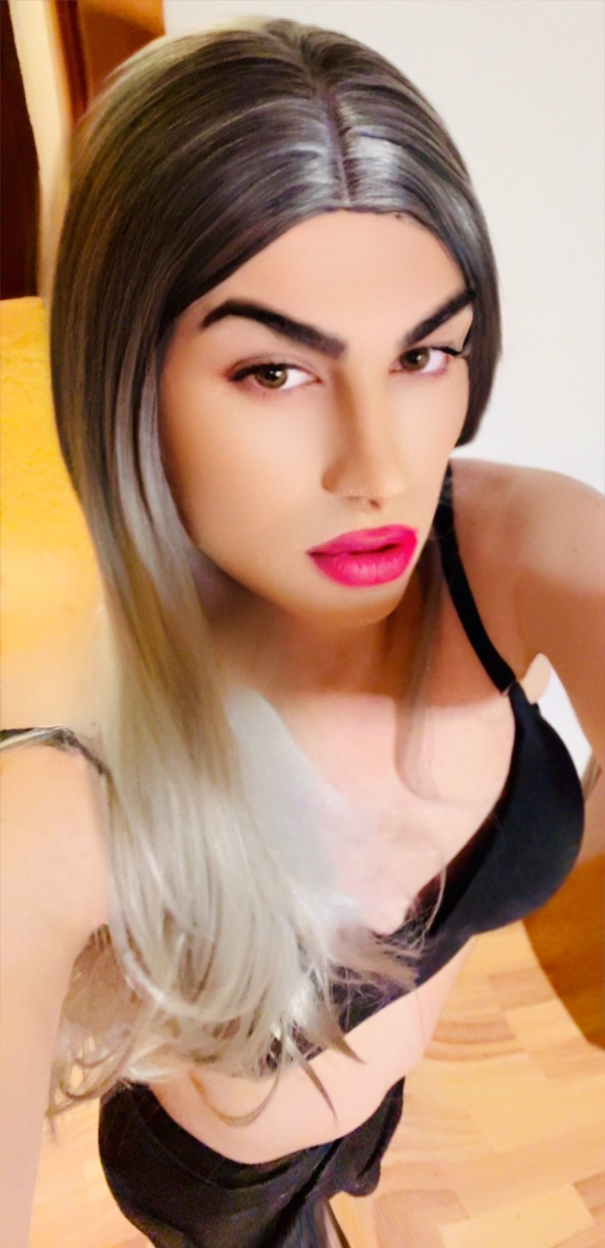 Bucuresti - Escorta Sexy - Carolina travestita activa dotata