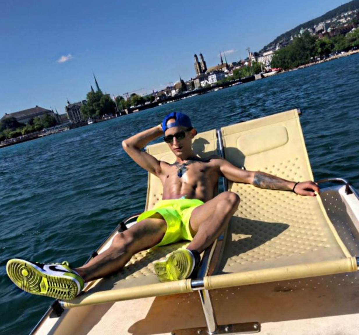 Bucuresti - Escorta Sexy - Salut, ma numesc David , 28 ani , activ cu locatie .  Va ofer masaj de relaxare erotic si multe alte fantezii, trebuie doar sa fi decis ce vrei! Nu raspund la numere private ! Nu trimit poze xxx! Cei ce au pofta de caterinca vor fi blocati! Mai multe detalii va astept la telefon sau whatsApp! Multumesc