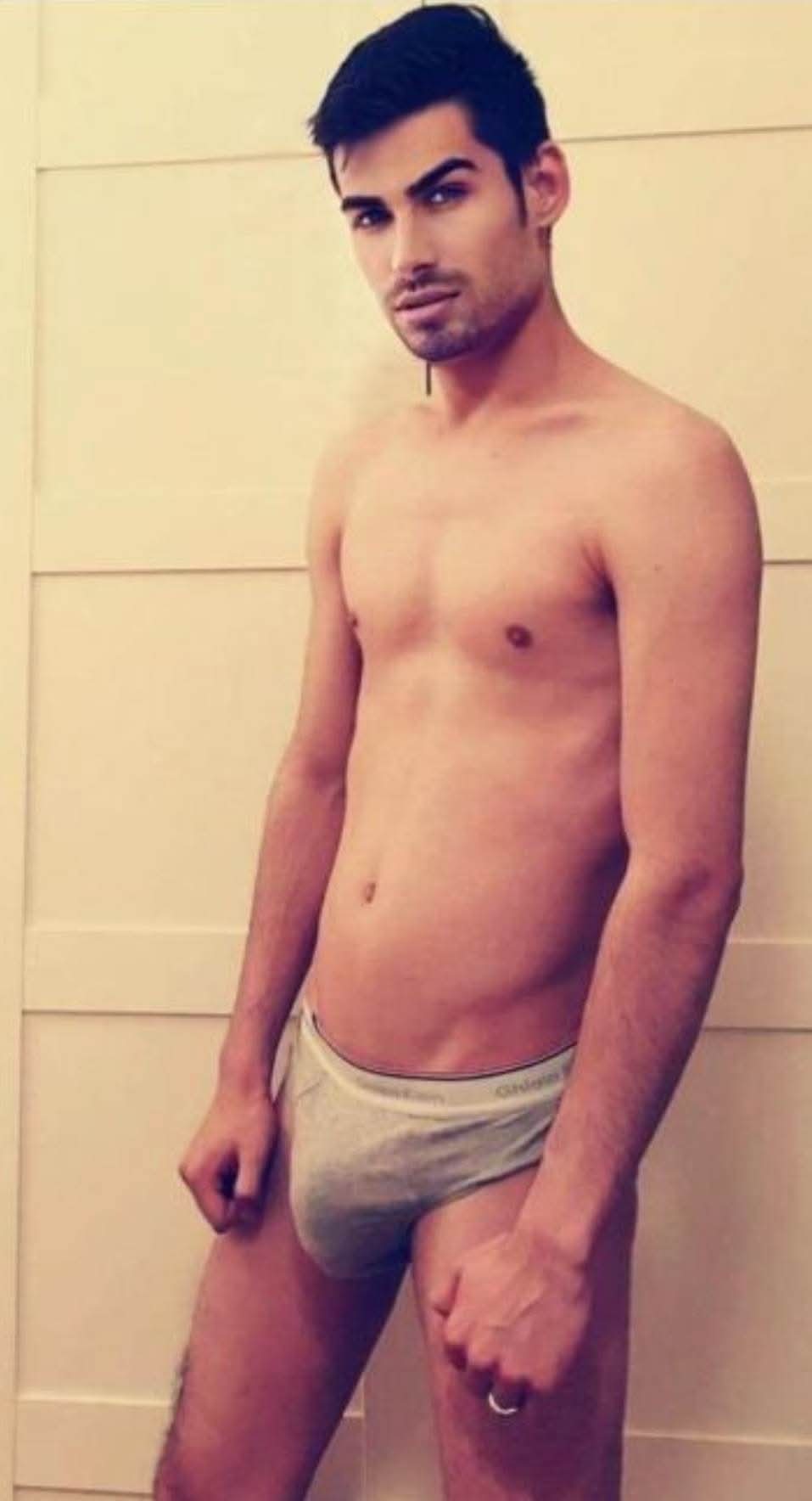 Bucuresti - Escorta Sexy - Ayan XXL SUPERDOTAT ACTIV PERVERS PT CUPLURI SI BARBATI SINGURI OFER SI SHOW