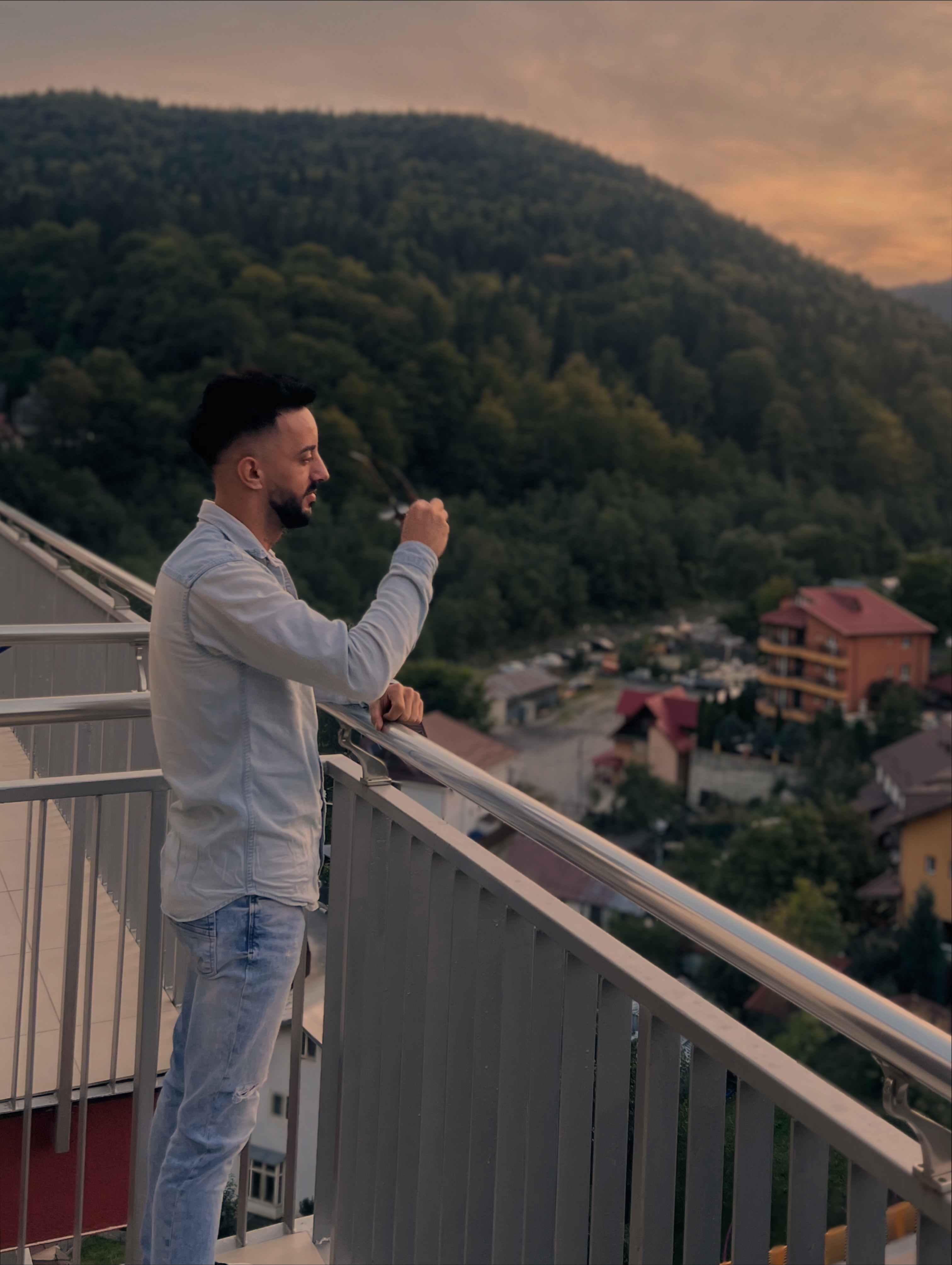 Bucuresti - Escorta Sexy - Salut sunt Vlad am 27 de ani sunt Top aspect fizic pl?cut, îngrijit ?i curat  ofer momente de neuitat domnilor genero?i ?i care ?tiu ce vor.  Ce-i cu b?gare de seam? v? rog nu deranja?i inutil.  Cer ?i ofer seriozitate ?i discre?ie M A X I M A