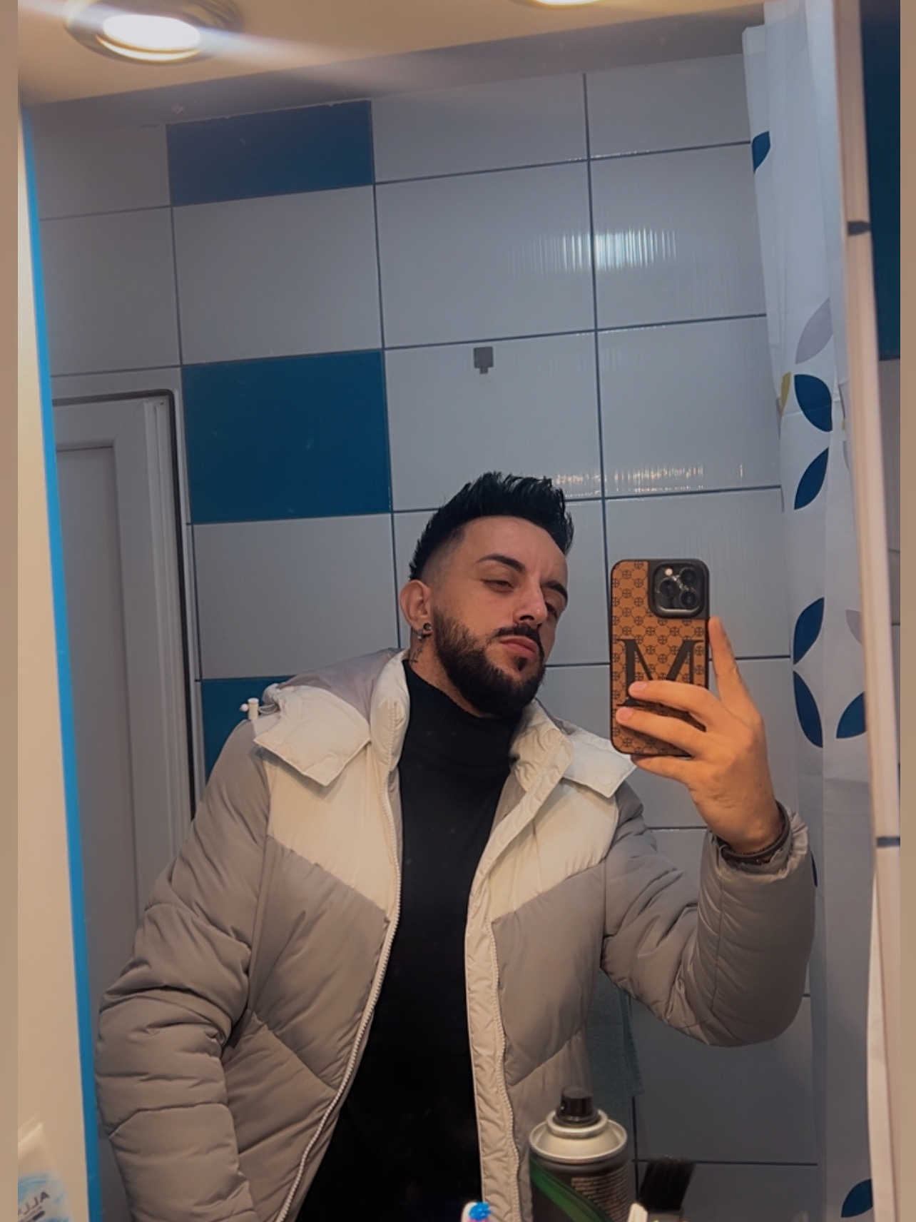 Escorte Sexy - Bucuresti - Escorta senzuala iti pot oferi companie, masaj de relaxare, intr-o ambianta placuta, clipe linistite la domiciliul meu sau al tau.  Astept domni seriosi si manierati.  Detalii la telefon