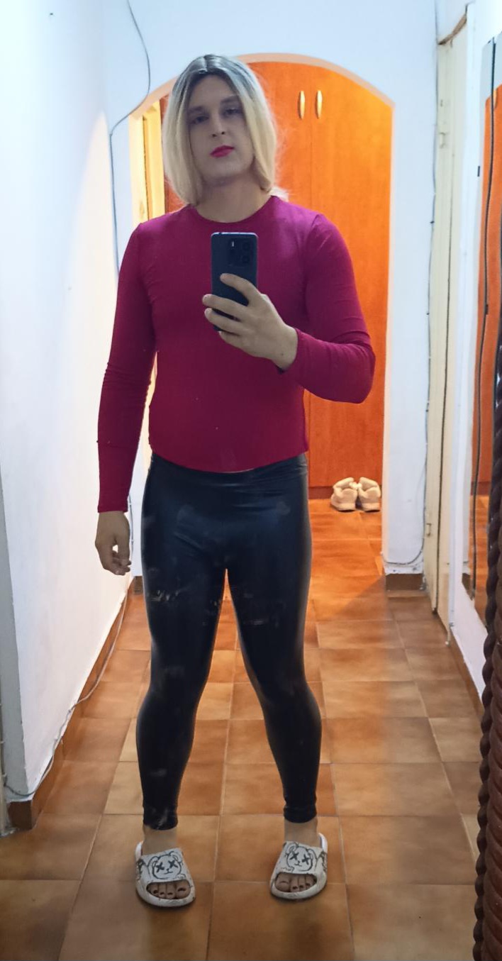 Bucuresti - Escorta Sexy - Sunt o tân?r? aflat? într-un frumos proces de transformare ?i autocunoa?tere.  Îmi place s? cred c? feminitatea mea nu se rezum? la aparen?e, ci la felul în care privesc lumea ?i aleg s? m? exprim.  Am 25 de ani, ochii verzi ?i o energie care îmbin? armonios sensibilitatea cu puterea interioar?.  Sunt o persoan? activ?, dar ?i receptiv?, echilibrat? între a d?rui ?i a primi.  Îmi place sinceritatea ?i contactul autentic — prefer oricând o conversa?ie real?, prin apel, în locul discu?iilor lungi ?i f?r? sens.  Nu-mi pierd timpul cu oricine, iar timpul meu are valoare — respectul ?i implicarea nu vin niciodat? „gratis”.  Sunt mereu deschis? c?tre oameni frumo?i la suflet, dar cu aceea?i maturitate ?i respect fa?? de mine.  Pentru mine, acest drum nu e doar despre schimbare exterioar?, ci despre a deveni pe deplin cine sunt cu adev?rat. 