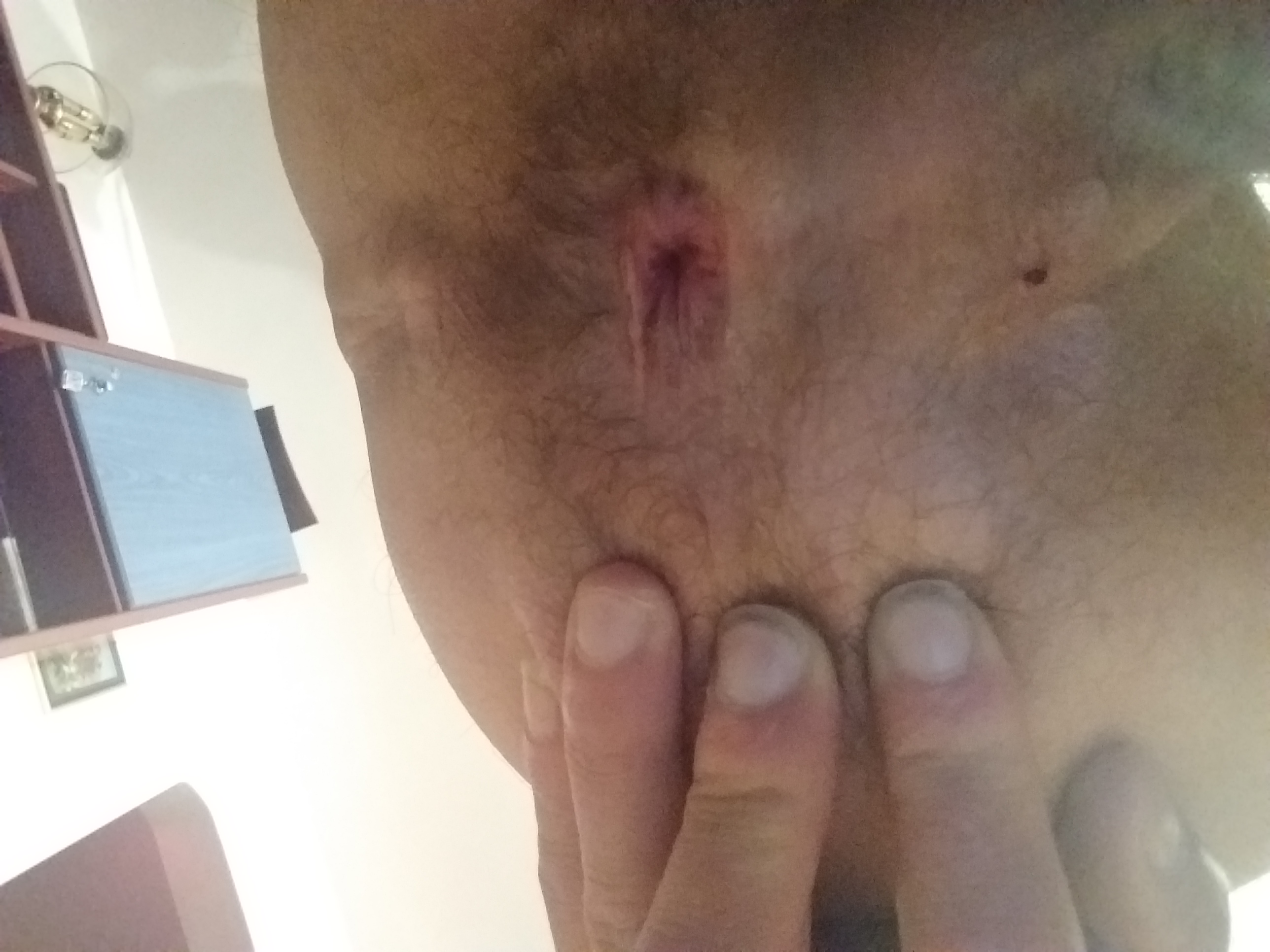 Bucuresti - Escorta Sexy - Caut un barbat de 50 70 ani din bucuresti care are loc sa sug si sa ma futa dur rau sa ma rupa.  in cur