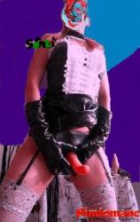 Bucuresti - Escorta Sexy - In visele tale frumoase esti seful meu, iar eu secretara ta personala, open minded pe care o tii in sedinte perverse? Ai o mare slabiciune pentru nylon fetish si femei frumoase? Pentru acest gen de joc vrei o amanta secreta, discreta, care stie sa te faca sa te simti bine, pe care sa o suni frecvent si sa ii spui ca ai vrea sa o gasesti imbracata intr-o zi in dresuri negre, in alta zi in dresuri rosii, in alta zi in colanti, in alta zi in dresuri de culoarea pielii, etc?  Sunt zeita femdom a nylon-ului, Sanziana, si stiu cum sa imi intru in orice rol.   Te si visezi cum ma pui sa fac lapdance in nylon, sa alunec peste tine imbracata in nylon,  sa ma privesti cum ma mangai si umezesc prin dresuri, sa ma lingi prin dresuri, sa iti eliberez scula infierbantata din inchisoarea pantalonilor si sa ti-o frec intre talpile mele fine, imbracate in nylon, sa imi sfasii dresurile intre picioare, ca sa imi infigi in pasarika un vibrator si un dildo in fund, sa iti pun dresurile mele pe fata si sa iti controlez manual orgasmul tot intr-o pereche de dresuri, iar apoi sa ma stropesti cu jet puternic pe dresuri? Abordez orice latura a bdsm-ului, daca mintea ta este mai alunecoasa decat nylon-ului si ai inclinatii spre feminizare/ crossdressing sau masochism si vrei sa fac din tine sclavul/ prizonierul/ tarfa nylon-ului meu in jocuri mai dure, de  supunere, in care sa te pedepsesc corporal, sa te imobilizez, sa te sodomizez cu straponul.  Suna-ma! Nylonul lucios si alunecos ma va transforma in obiectul stralucitor al dorintei tale.  Programarile  se fac de preferat cu o zi sau doua inainte sau cel putin cu o ora inainte in cazul fericit in care ma gasesti disponibila. 