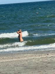 Escorte Sexy - București - Escorta senzuala iti pot oferi companie, suntem cuplu soț si soție vă asteptam să va descoperiți cele mai ascunse fantezii si secrete suntem deschisi si naturali.  .  .  .  masaj de relaxare, intr-o ambianta placuta, clipe linistite la domiciliul meu sau al tau.  Astept domni seriosi si manierati.  Detalii la telefon