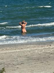 București - Escorta Sexy - Escorta senzuala iti pot oferi companie, suntem cuplu soț si soție vă asteptam să va descoperiți cele mai ascunse fantezii si secrete suntem deschisi si naturali  vă așteptăm  intr-o ambianta placuta.  .  .  .  masaj de relaxare, intr-o ambianta placuta, clipe linistite la domiciliul meu sau al tau.  Astept domni seriosi si manierati.  Detalii la telefon