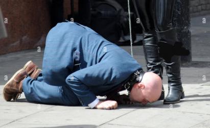 Escorte Sexy - Bucuresti - Jocuri perverse, fantezii neconventionale de Halloween Eu sunt stareta autoritara si umilitoare care pedepseste si umileste preotii slabi de inger care vin sa se confeseze ei.  Te interoghez pervers, iti batjocoresc pofta ascunsa, iti ofer placere blasfemica si te fac sa te pocaiesti sun controlul meu.  Drept penitenta iti voi controla orgasmul intr-un mod chinuitor si dureros! Te voi strange intre coapsele mele! Te voi biciui, palmui, rade pe cap, scuipa, tortura, calca in picioare, pentru supunere! Voi baga mana in tine si te voi dilata in fund, ca sa scot pe cel intunecat si rau din tine! Linge-ma in fund si bea apa sfintita din pasarika staretei tale, ca sa obtii iertarea, nevrednicule! Am da te spal si pe cap cu apa mea sfintita, ca sa iti limpezesc mintea murdara si ratacita! Sterge-mi praful cu limba aia murdara si pacatoasa! Esti un labagiu inversunat, obsedat de lucruri perverse! Meriti sa stai legat in zgarda de clanta usii bisericii si toti cei care intra in biserica sa iti dea cate un sut, o nuia pe spate, o palma sau un scuiipat! Vino, fiule ratacitor, la mama ta vitrega, la maica stareta, sa te disciplineze, sa te aduca pe calea cea buna si sa te transforme intr-un ingeras ascultator! Ingenuncheaza in fata mea, saruta-mi pantofii si marturiseste-ti pacatrle!