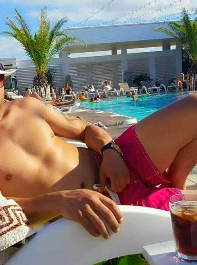 Escorte Sexy - Bucuresti - DAU MUIE SI FUT DETALII LA TEL SUNA M?