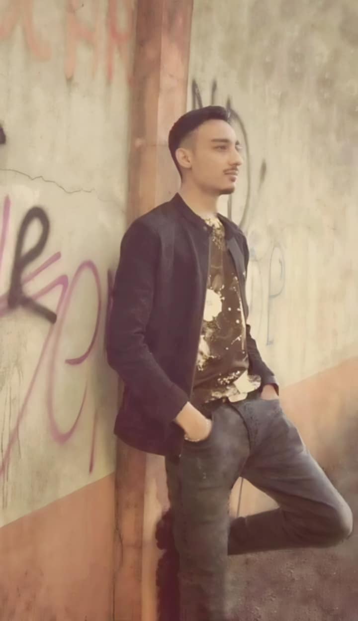 Bucuresti - Escorta Sexy - Ne distram frumos si cu haz 
Radem si facem sa fie bine 
Folosim condom pentru incredere 
Vin la tine sau vi tu la noi 
Videoclipuri xxx asa cum noi credem ca ti-ar placea avem experienta si creativitate pentru 
Cele mai "nebune ganduri a le tale.  .  
(Fantezii) 
Suntem 2 barbati :)