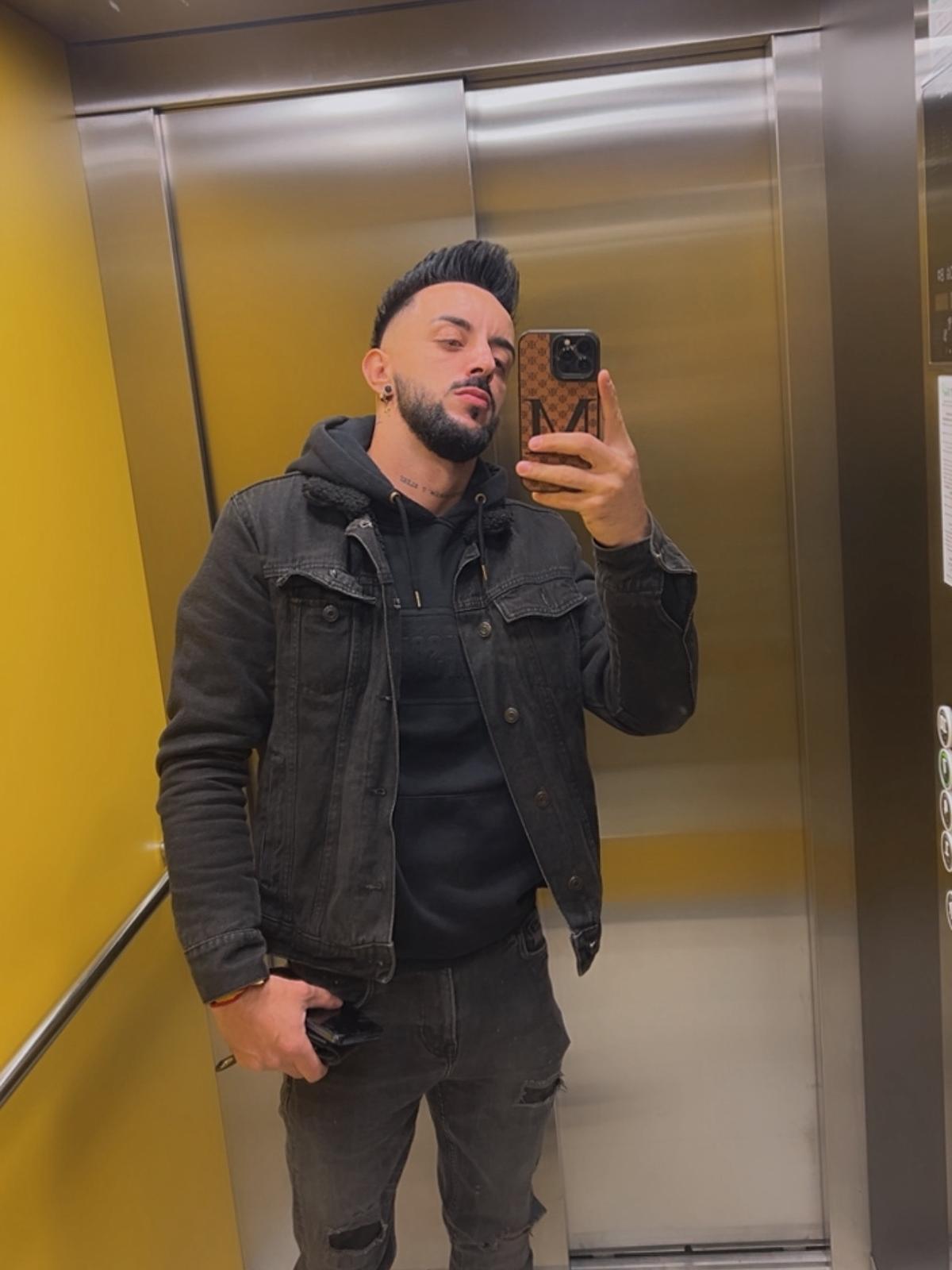 Bucuresti - Escorta Sexy - Ne distram frumos si cu haz 
Radem si facem sa fie bine 
Folosim condom pentru incredere 
Vin la tine sau vi tu la noi 
Videoclipuri xxx asa cum noi credem ca ti-ar placea avem experienta si creativitate pentru 
Cele mai "nebune ganduri a le tale.  .  
(Fantezii) 
Suntem 2 barbati :)