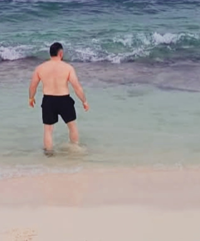 Bucuresti - Escorta Sexy - Hey, eu sunt Mario sunt activ.  am 32 de ani.  sunt romantic pasional, sunt si hard .  îmi place sexul, îmi place s? incerc lucruri noi .  Eu sunt un tip calm, glumet, prietenos, îmi place s? petrec ?i de asemenea îmi place viata ?i mi plac aventurile ?i petrecerile .  pot veni eu la tine, sau pensiune.  ?in sa men?ionez ca pentru mine discre?ia e destul de importanta de asemenea ?i igiena ta.  
Restul de toate acestea le putem descoperi împreun?.  .  .  DISCUTILE INTERMINABILE VOR PRIMI BLOCK!!!! Pub