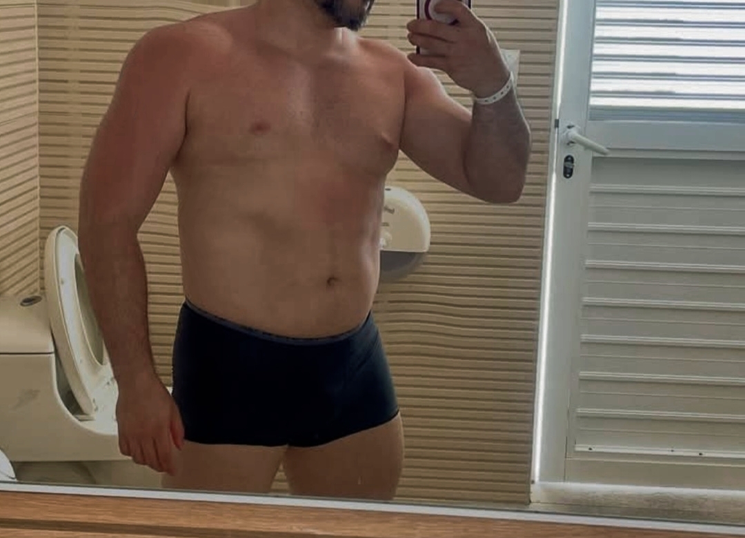 Bucuresti - Escorta Sexy - Hey, eu sunt Mario sunt activ.  am 32 de ani.  sunt romantic pasional, sunt si hard .  îmi place sexul, îmi place s? incerc lucruri noi .  Eu sunt un tip calm, glumet, prietenos, îmi place s? petrec ?i de asemenea îmi place viata ?i mi plac aventurile ?i petrecerile .  pot veni eu la tine, sau pensiune.  ?in sa men?ionez ca pentru mine discre?ia e destul de importanta de asemenea ?i igiena ta.  
Restul de toate acestea le putem descoperi împreun?.  .  .  DISCUTILE INTERMINABILE VOR PRIMI BLOCK!!!! Pub