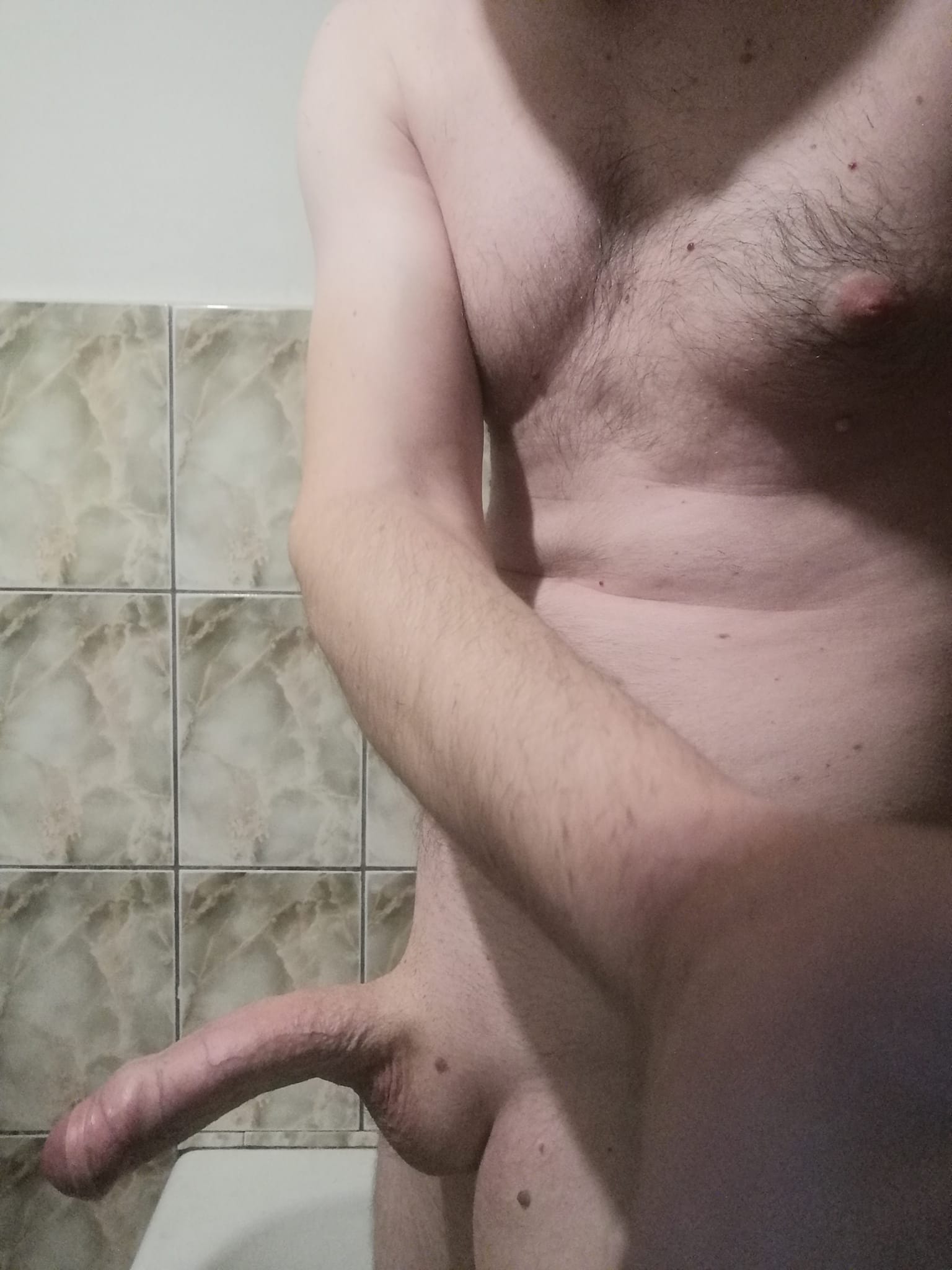 Bucuresti - Escorta Sexy - Dotat cu mare drag va îndeplinesc dorin?e aprinse în privat