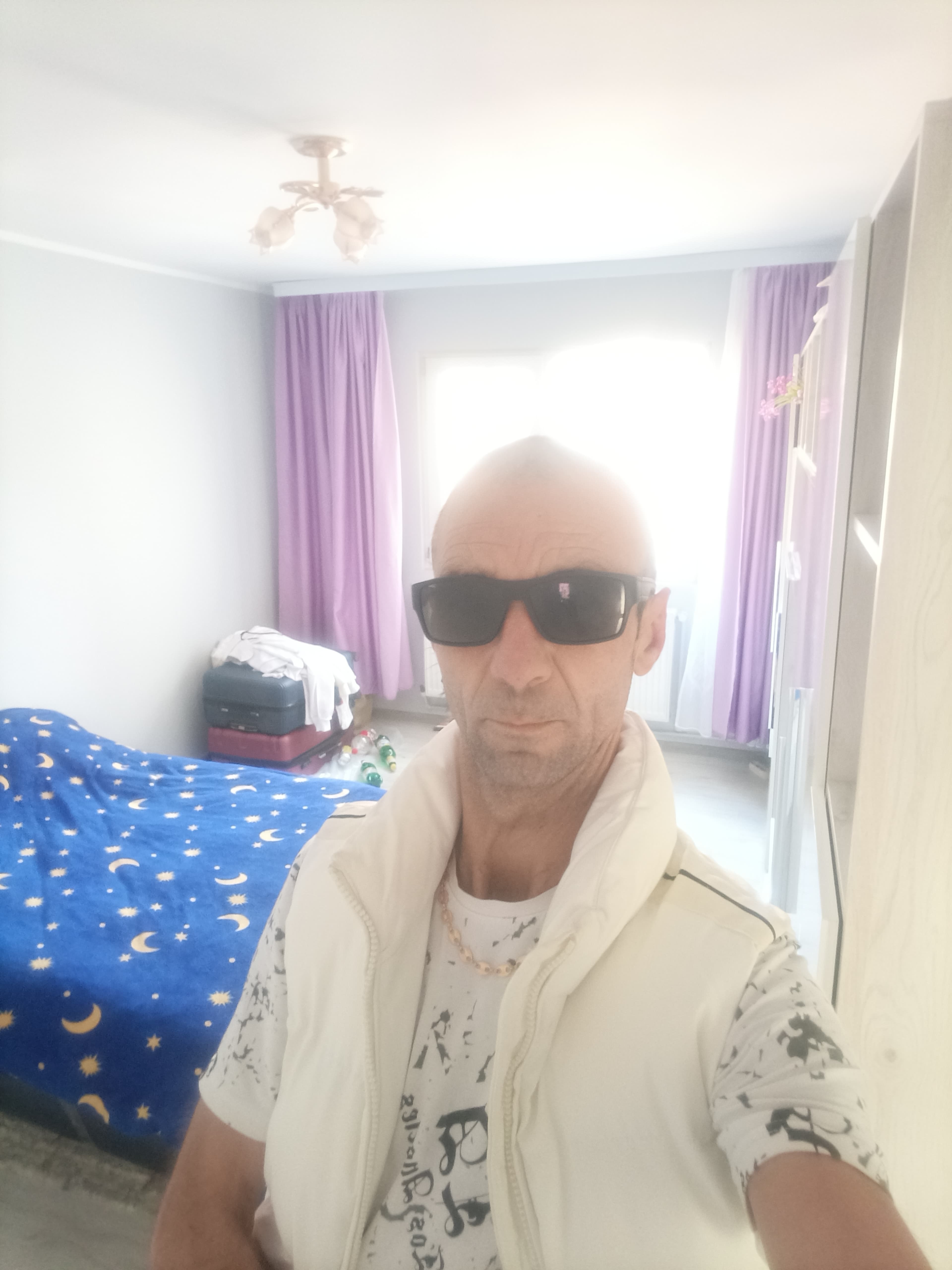 Galați - Escorta Sexy - Vreau s? v? fut în gur? pe to?i care sunte?i gay ?i v? trag la muie uita?i ce p*** bun? veni?i s? o suge?i c? este foarte bun?