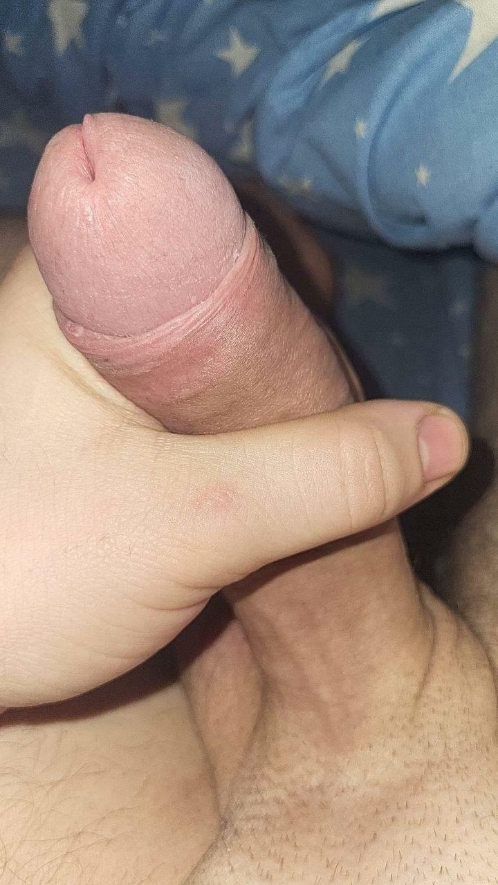 Bucuresti - Escorta Sexy - Tiinar serios viril ofer companie si m asaj domnilor si cupluriolor.  Rog si ofer seriozitate maxima. 