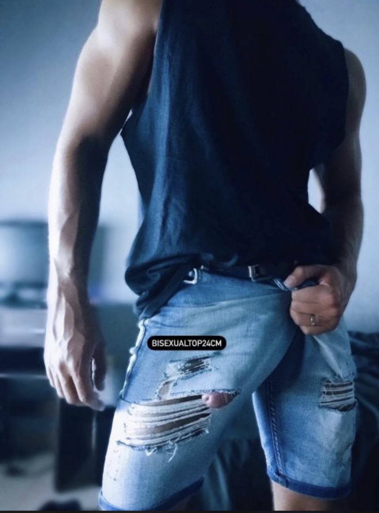 Bucuresti - Escorta Sexy - Salut, ma numesc David , 29 ani , activ cu locatie .  Va ofer masaj de relaxare erotic si multe alte fantezii, trebuie doar sa fi decis ce vrei! Nu raspund la numere private ! Nu trimit poze xxx! Cei ce au pofta de caterinca vor fi blocati! Mai multe detalii va astept la telefon sau whatsApp! Multumesc