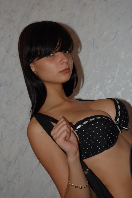 Bucuresti - Escorta Sexy - Recent venita din provincie, caut cunostinte din oras, dar si pentru mai multa experienta si placere reciproca.  Daca apreciezi energia si devotamentul unei pustoaice lipsite de prejudecti, nu ezita sa ma cauti.  trimite numele meu, CORINA prin SMS la numarul 1533  si eu te voi contacta pe loc, indiferent de ora.  Sunt sigura ca vei aprecia dedicarea, pasiunea si tineretea mea :) Sunt deschisa si la propuneri indecente, dominare cu sau fara jucarioare, dupa cum ne intelegem.  Te sarut si te astept, ma poti si suna direct pe nr 0906-800-516, doar sa fi adult! Tarif 1, 5 eur/sms si 1, 3 eur/min, fara tva. 