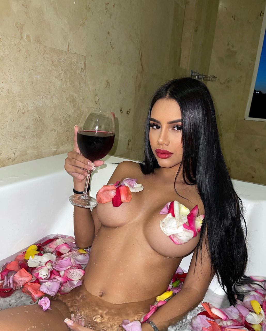 Escorte Sexy - Bucuresti - VREI SA NE JUCAM FIERBINTE? Bruneta 20 de ani, sani mari, frumosi, fund bombat, cu experienta in acest domeniu.  Suna-ma la 0906-800-519 (1, 3 eur/min) sau trimite-mi SMS la nr.  1533 (1, 5 eur/sms) cu textul FUN SEX si te contactez eu daca doresti sa-ti faci de cap cu formele mele obraznice.  Exclusiv adultilor! pret fara tva
