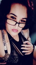 Bucuresti - Escorta Sexy - Bun venit! Îți pot oferi masaj erotic sau de relaxare
Eu sunt Alyss   o femeie pasională și deschisă la minte.  
Pentru cei care mă cunosc deja   mă bucur să ne revedem!
Pentru prietenii noi   pregătiți-vă pentru o experiență cu adevărat specială!
Despre mine:
O femeie specială   am doar un picior și folosesc un scaun rulant, dar asta nu ne va opri
Hai să trăim împreună momente reale   pline de pasiune, apropiere și energie bună!