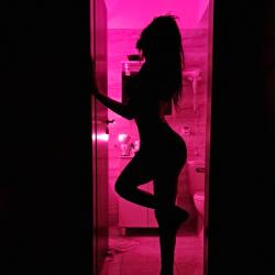 Escorte Sexy - Bucuresti - Brunetă tatuată cu piercing-uri.  Cauți ceva nou? Aștept să mă suni