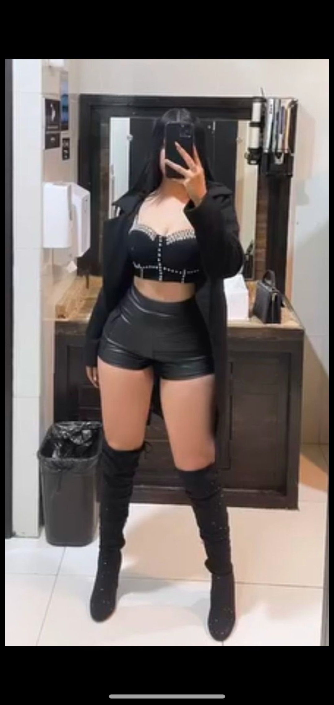 Escorta Sex - Escorta manierata am revenit.  Ofer companie si masaj terapeutic facut cu creme si uleiuri aromate domnilor manierati intr-o locatie discreta.  Locuri de parcare si ac.  Detalii la telefon.  - Telefon: 0735342440 