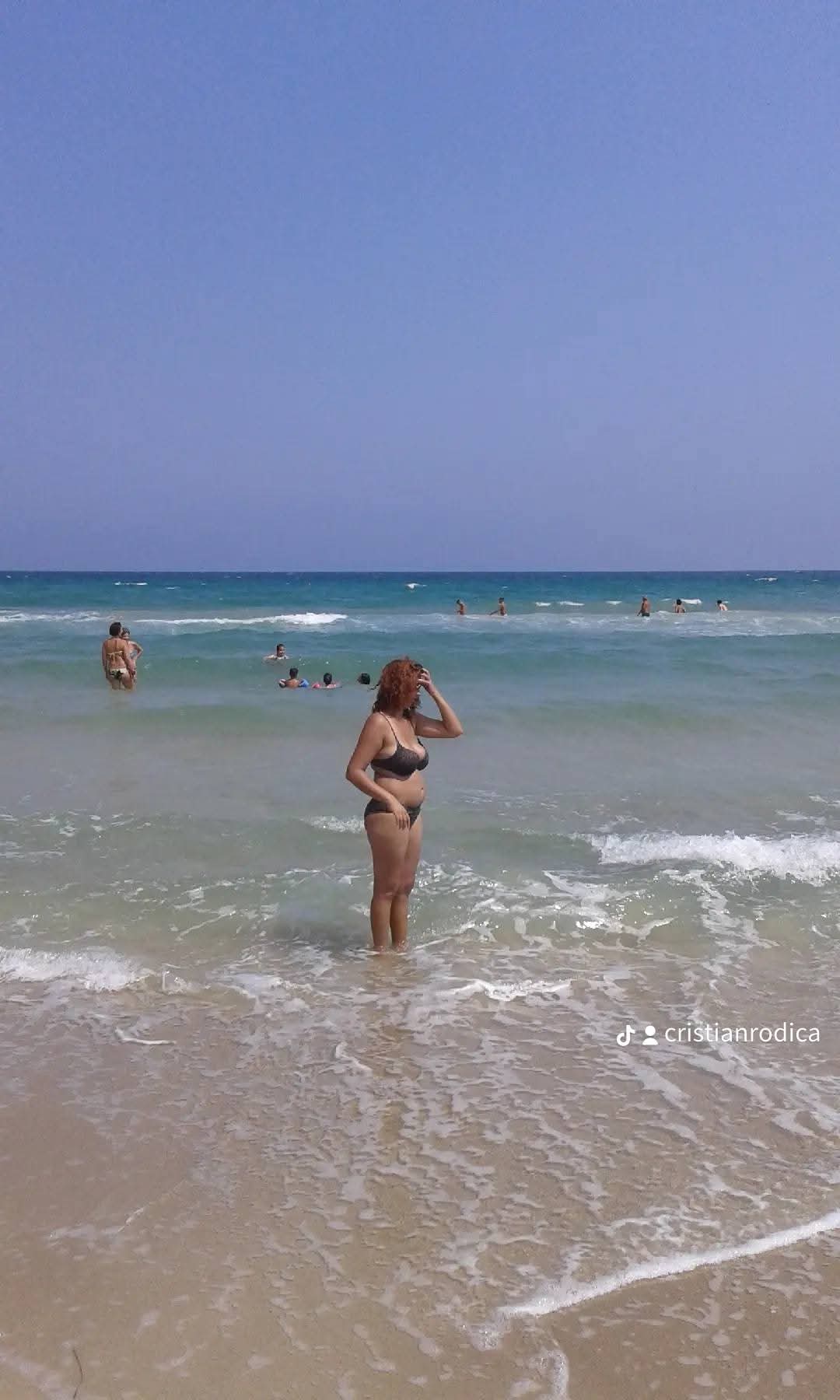 Escorta Sex - Escorta senzuala iti pot oferi companie, suntem cuplu soț si soție vă asteptam să va descoperiți cele mai ascunse fantezii si secrete suntem deschisi si naturali vă așteptăm cu drag.  .  .  masaj de relaxare, intr-o ambianta placuta, clipe linistite la domiciliul meu sau al tau.  Astept domni seriosi si manierati.  Detalii la telefon - Telefon: 0757604541 