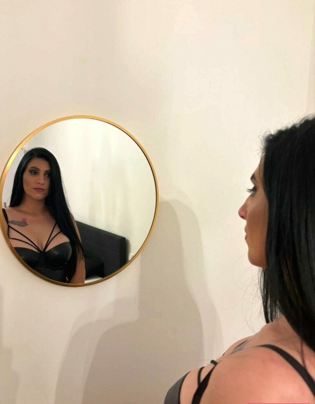 Escorta Sex - Escorta sexy si atenta la detalii te astept la mine domn serios sa-ti ofer cele mai bune servicii de companie, masaj de relaxare, body cu creme si uleiuri parfumate, esti un domn caruia ii place atmosfera atunci suna-ma, nu iti va parea rau.  Detalii la telefon.  - Telefon: 0793301907 