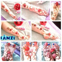 Bucuresti - Escorta Sexy - Eu sunt regina femdom, te domin si iti ordon, intru in orice cotlon al mintii tale submise dupa lucruri interzise si fantezii nepermise si-n cele mai adanci vise ale tale si fac totul sa-mi inalt acolo soclul, sa iubesti matriarhatul.  Haide, fa-i reginei patul! Fa-i curat! Fa-i de mancare si-apoi unge-o pe picioare cu uleiuri parfumate su cu creme aromate! Sunt o altfel de papusa.  Tu mi-esti presul de la usa.  Imi sterg des de fata ta talpile si-apas pe ea, ti-o spal cu scuipatul meu, stai unde si cum vreau eu.  Rolul tau in viata mea este umilitor si-ai vrea ca sclav sa te antrenez, cumva sa te promovez intr-o functie mai mare, de-adorator de picioare si nylon, sa ma iubesti de la glezne-n sus.  Tanjesti sa-mi administrezi dulapul cu pantofi, dar si sertarul cu dresuri sexy si fine, nu doar sa ma lingi pe cizme.  Treci sub talpa mea acum, sa te calc pana faci bum! Sa explodezi de placere  chiar de va fi prin durere ca un artifice care era-n a mea asteptare!