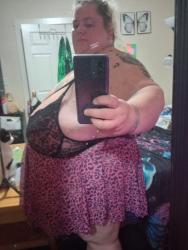 Bucuresti - Escorta Sexy - Bună sunt Jasmine ! Escorta matură, drăgălașă cu bun simț și plină de experiență îți ofer companie, masaj erotic cu fin, și de relaxare, dețin locație de lux.  Sunt foarte elegantă, finuță și cu bun simț și mă aștept ca și tu să fii la fel.  Rog seriozitate maximă ! Aștept bărbați generoși pentru a le îndeplini toate poftele! Primesc și bărbații dotați în ecuație doar dacă mă convingi cu o confirmare pe Whatsapp îmi trimiți foto + video direct cu jucăria ta cum scuipă și discutam altfel.  Fac și la telefon până termini în palmă sau toaletă (chiuvetă).  Disponibilă Non-stop !