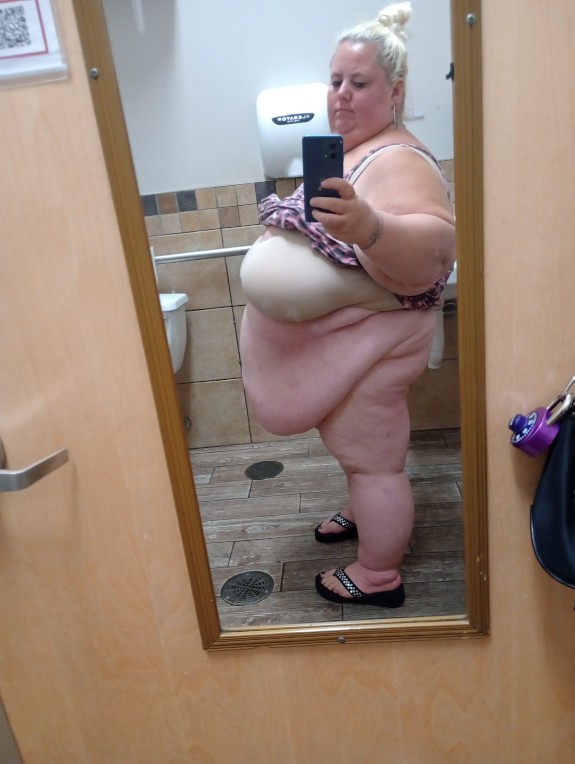 Escorta Sex - Bună sunt Jasmine ! Escorta matură, drăgălașă cu bun simț și plină de experiență îți ofer companie, masaj erotic cu fin, și de relaxare, dețin locație de lux.  Sunt foarte elegantă, finuță și cu bun simț și mă aștept ca și tu să fii la fel.  Rog seriozitate maximă ! Aștept bărbați generoși pentru a le îndeplini toate poftele! Primesc și bărbații dotați în ecuație doar dacă mă convingi cu o confirmare pe Whatsapp îmi trimiți foto + video direct cu jucăria ta cum scuipă și discutam altfel.  Fac și la telefon până termini în palmă sau toaletă (chiuvetă).  Disponibilă Non-stop ! - Telefon: 0750614148 