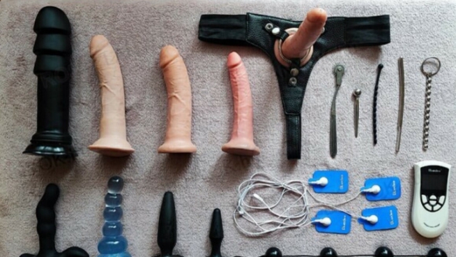 Bucuresti - Escorta Sexy - P?r pubian juc?rii strapon vibrator lang piata trapezului ?i m? suni