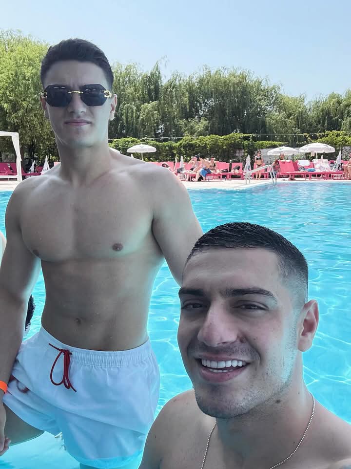 Bucuresti - Escorta Sexy - Salut suntem Escorte activ &amp; pasiv : videoclipuri originale oferim domnilor 
Web cam show streaptise anunta ne printr-un mesaj text 
Telegram-